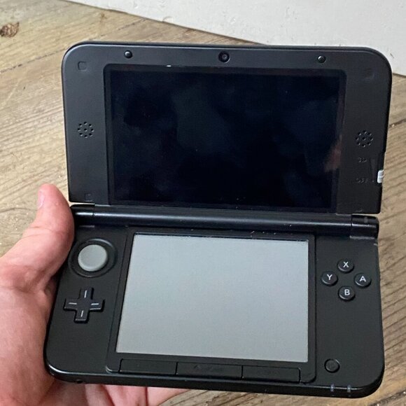 Nintendo 3DS XL Cobalt Blue With Nintendo DS Game - Picture 3 of 8